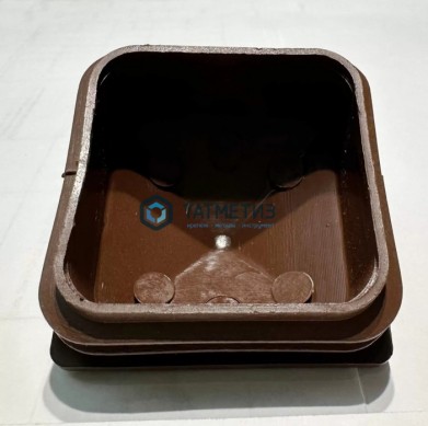 Заглушка для труб квадратная,100 х 100 мм ДОМИК КОРИЧНЕВАЯ |  «ТАТМЕТИЗ» Заглушка для труб квадратная,100 х 100 мм ДОМИК КОРИЧНЕВАЯ -  магазин крепежа «ТАТМЕТИЗ»